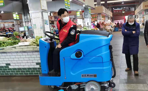 駕駛式洗地機(jī)的六項(xiàng)日常維護(hù)