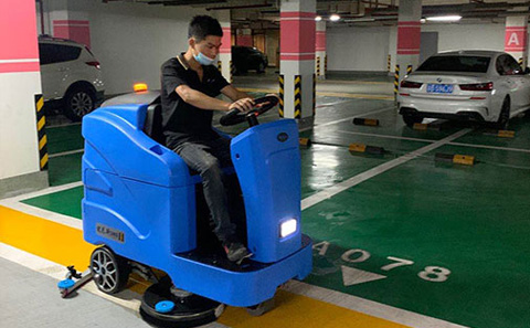 駕駛式洗地機是地下車庫清潔的好幫手