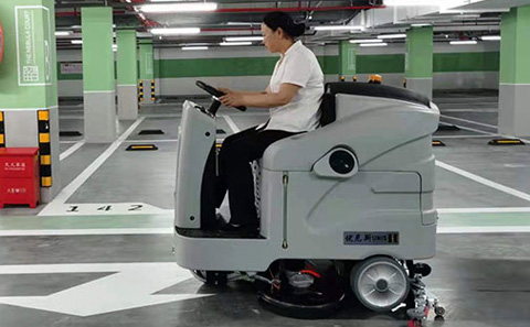 鄭州車間用全自動(dòng)洗地機(jī)和半自動(dòng)洗地機(jī)的區(qū)別