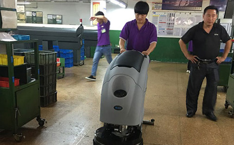 洗地機(jī)清洗工廠車間油污地面，可以嗎？