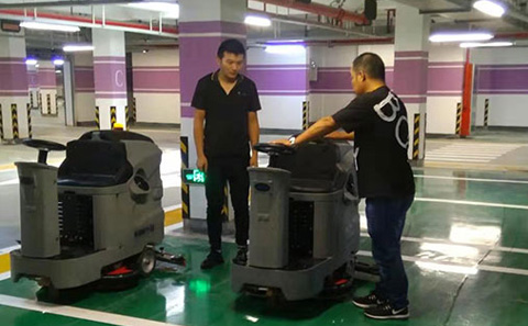 地下車庫(kù)清洗，就選優(yōu)尼斯駕駛式洗地機(jī)