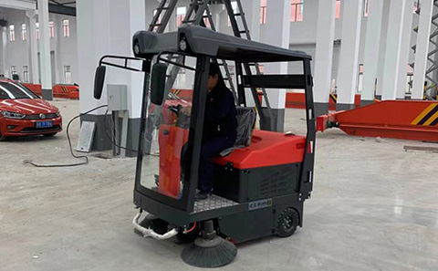 鎮(zhèn)江掃地機(jī)-電動駕駛式掃地車-工廠車間地面粉塵克星