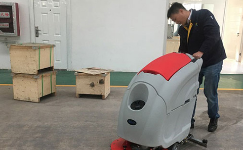 工廠車間應選擇什么類型的洗地機？