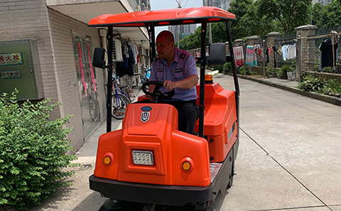 電動掃地車保養(yǎng)要注意什么