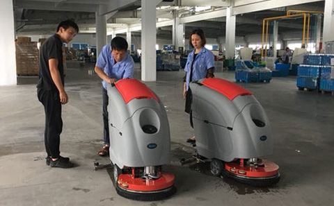 彈簧廠地面清潔，優(yōu)尼斯L520BT手推式再合適不過