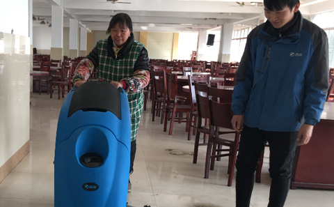 食堂餐廳清潔選用優(yōu)尼斯洗地機(jī)很適宜