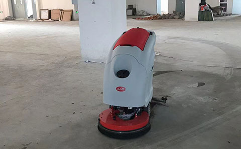 全自動(dòng)洗地機(jī)可以清洗水泥地面嗎