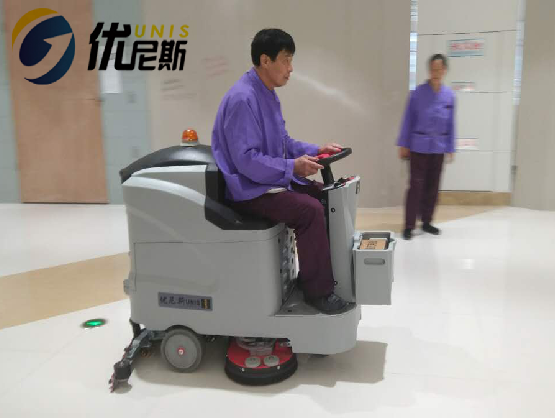 全自動駕駛式洗地機