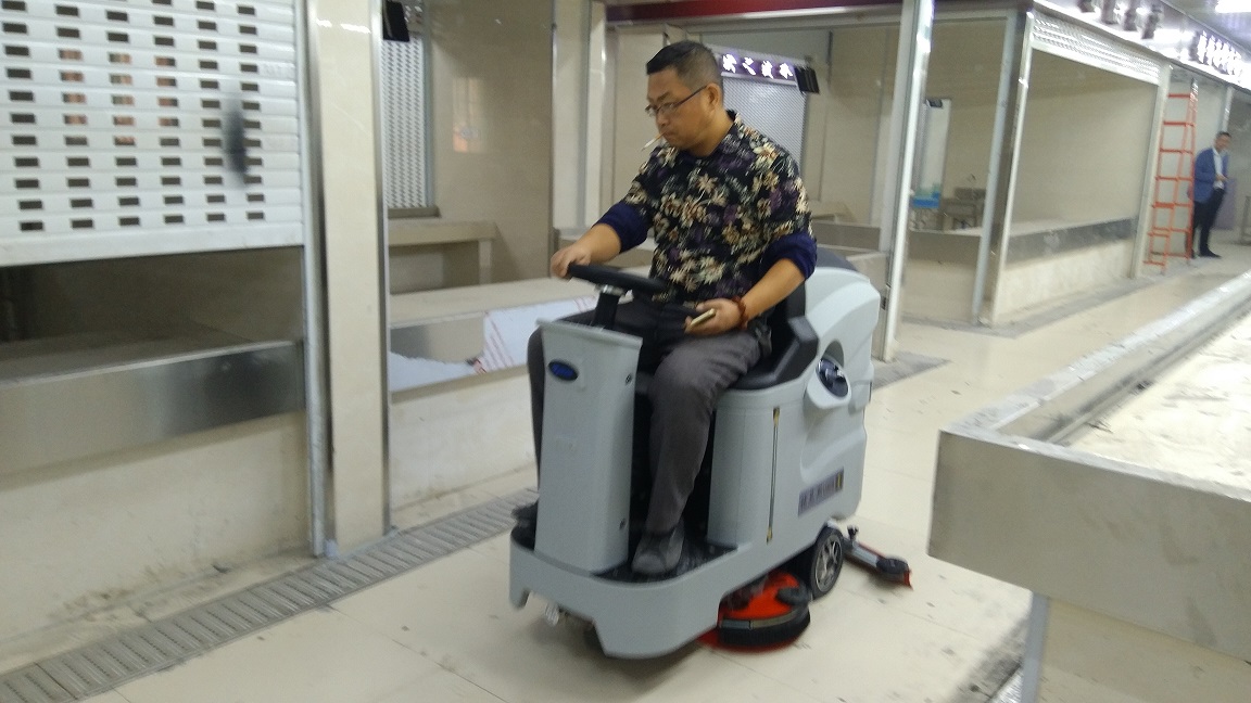 揚(yáng)州菜市場洗地機(jī)