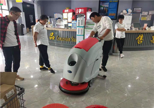 優(yōu)尼斯手推式自走洗地機