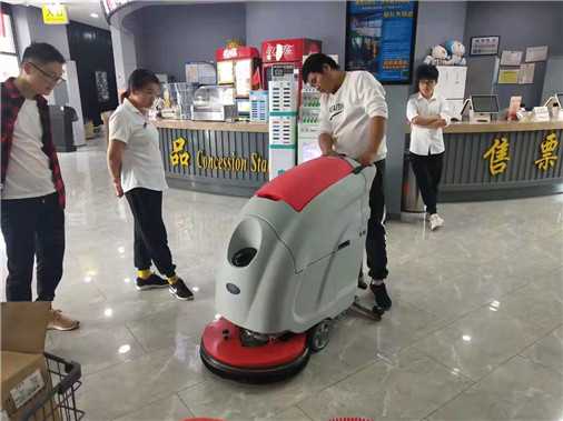 優(yōu)尼斯全自動洗地機