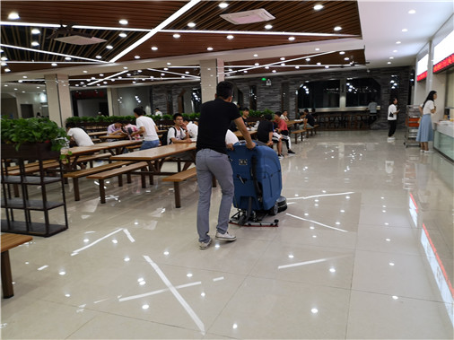 餐廳洗地機(jī)