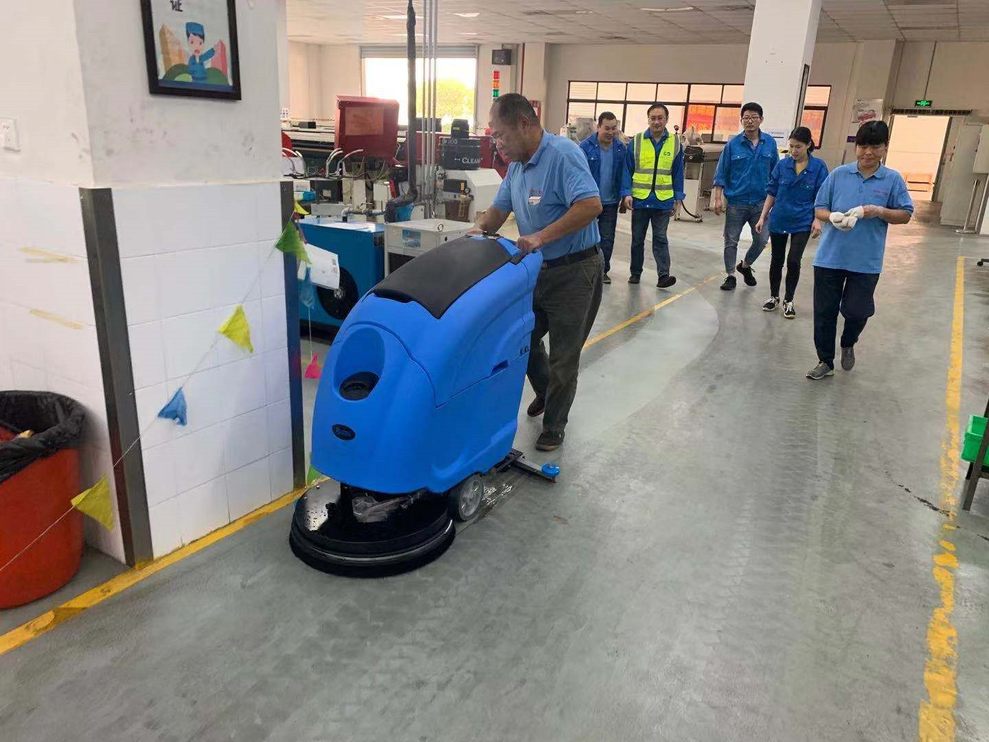 手推式洗地機(jī)