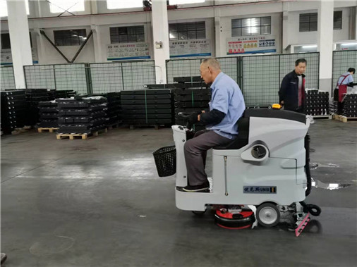 優(yōu)尼斯駕駛式洗地機(jī)