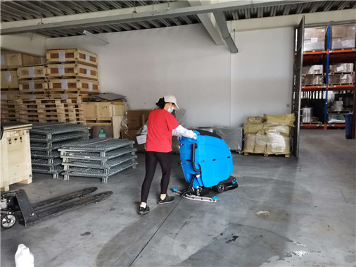 全自動手推式洗地機