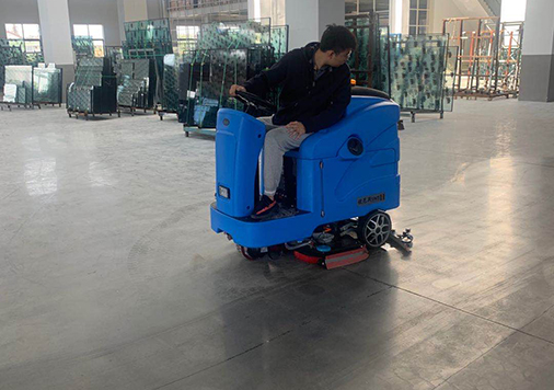 無(wú)錫駕駛式洗地機(jī)