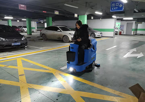 優(yōu)尼斯駕駛式洗地機(jī)
