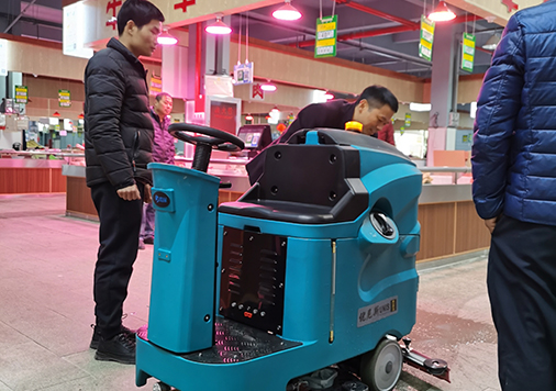 優(yōu)尼斯駕駛式洗地機