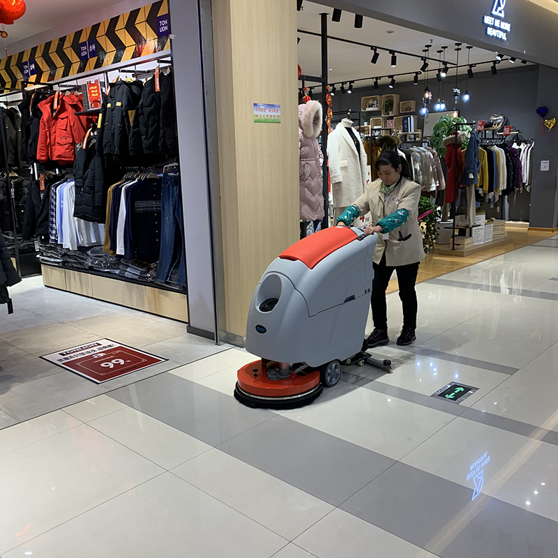 商場(chǎng)用手推式洗地機(jī)優(yōu)尼斯