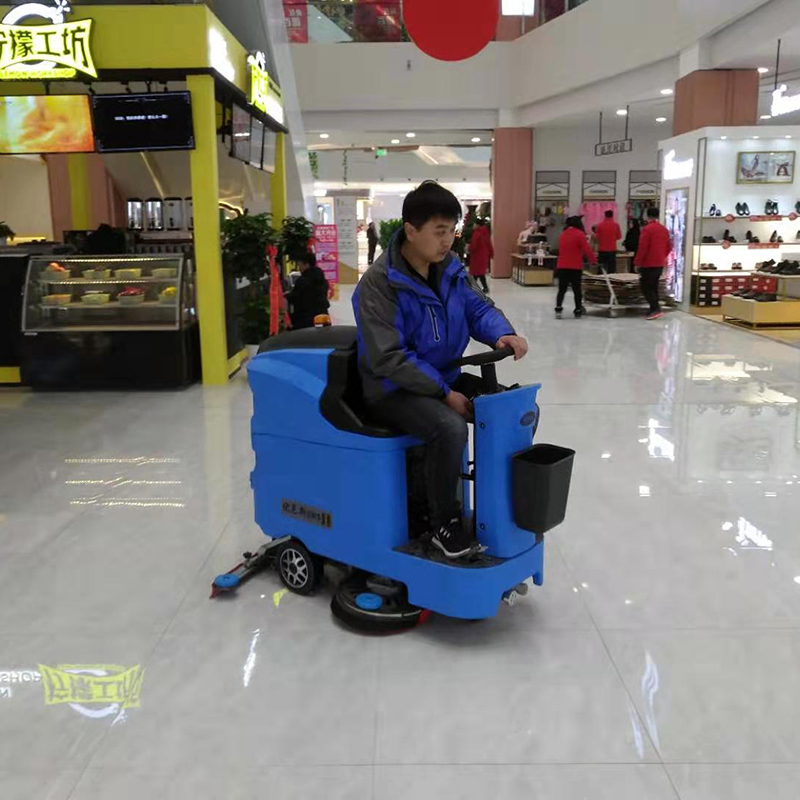 商場(chǎng)用駕駛式洗地機(jī)優(yōu)尼斯