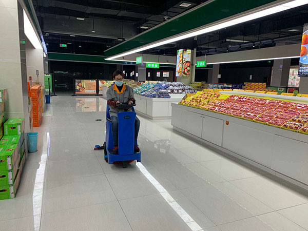 優(yōu)尼斯駕駛式洗地機(jī)